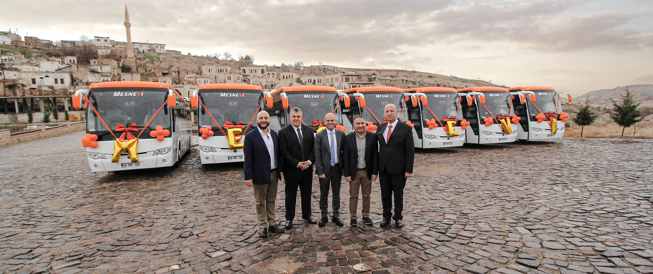 TEMSA ve Mesnevi, 31 yıllık iş birliğini 15 otobüslük yeni teslimatla taçlandırdı.